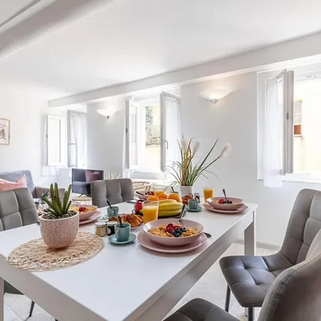 Malonat - Cosy In Old Town W Ac * 니스